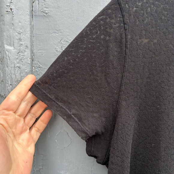 Lululemon Black Loop Around Tee, size M - Picture 8 of 10